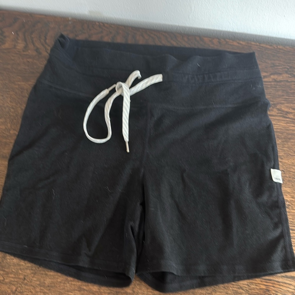 Vuori Shorts